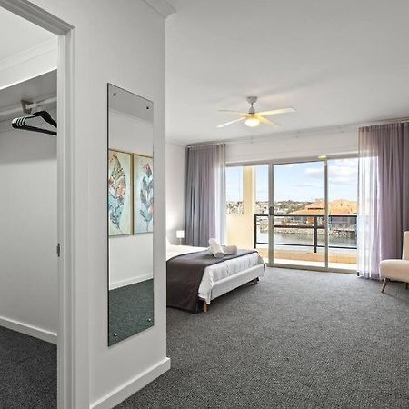 Waterfront Townhouse - Picturesque Marina Views Appartement Port Lincoln Buitenkant foto