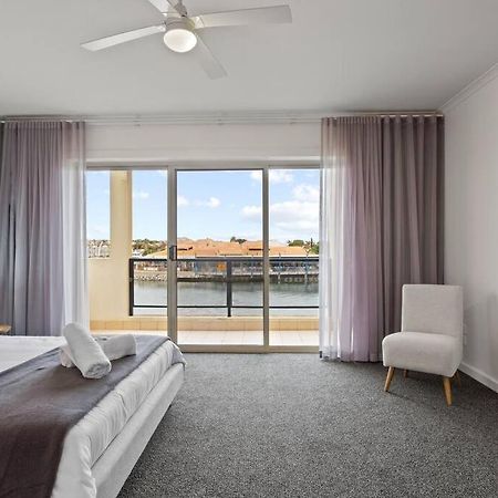Waterfront Townhouse - Picturesque Marina Views Appartement Port Lincoln Buitenkant foto