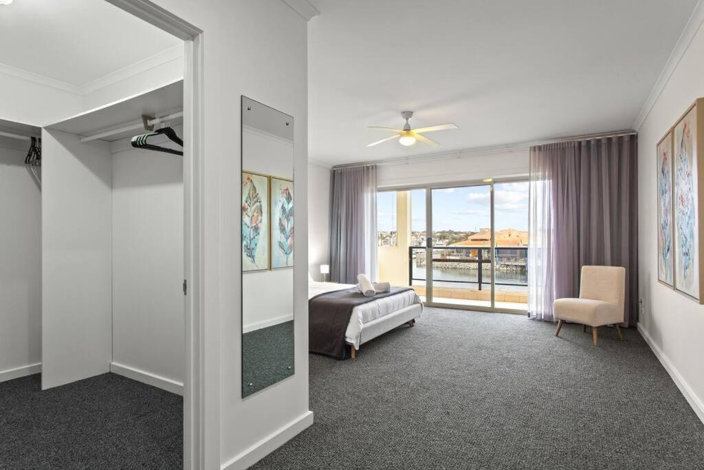 Waterfront Townhouse - Picturesque Marina Views Appartement Port Lincoln Buitenkant foto