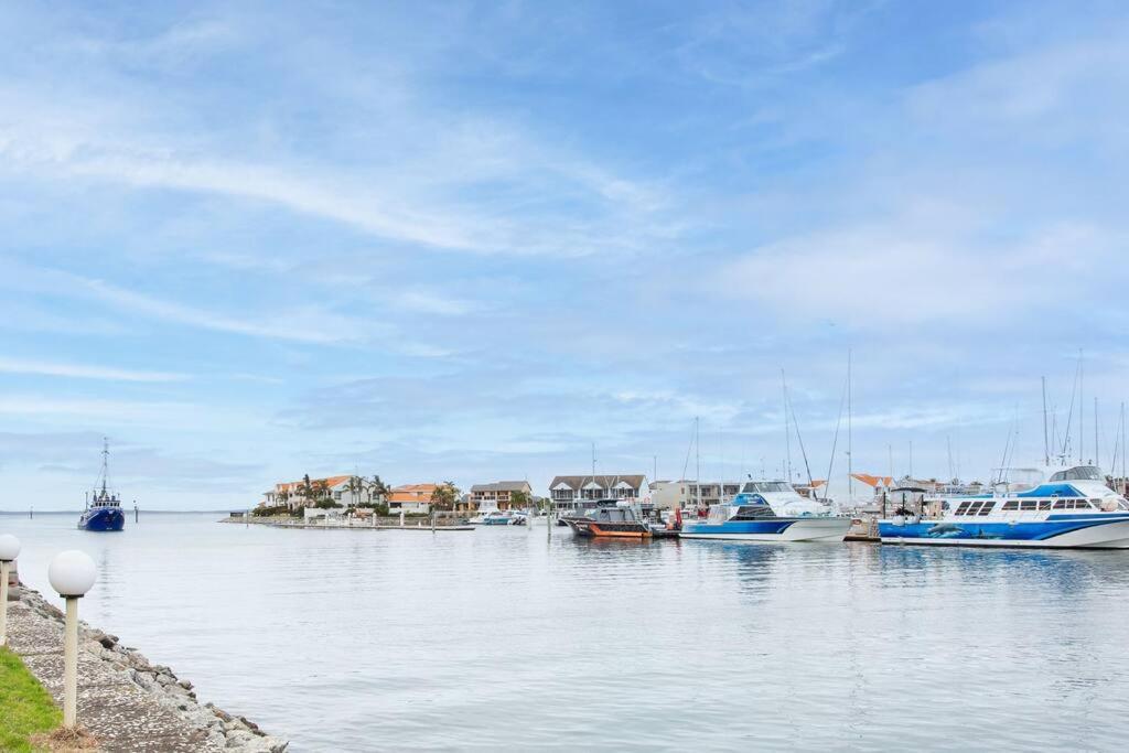 Waterfront Townhouse - Picturesque Marina Views Appartement Port Lincoln Buitenkant foto