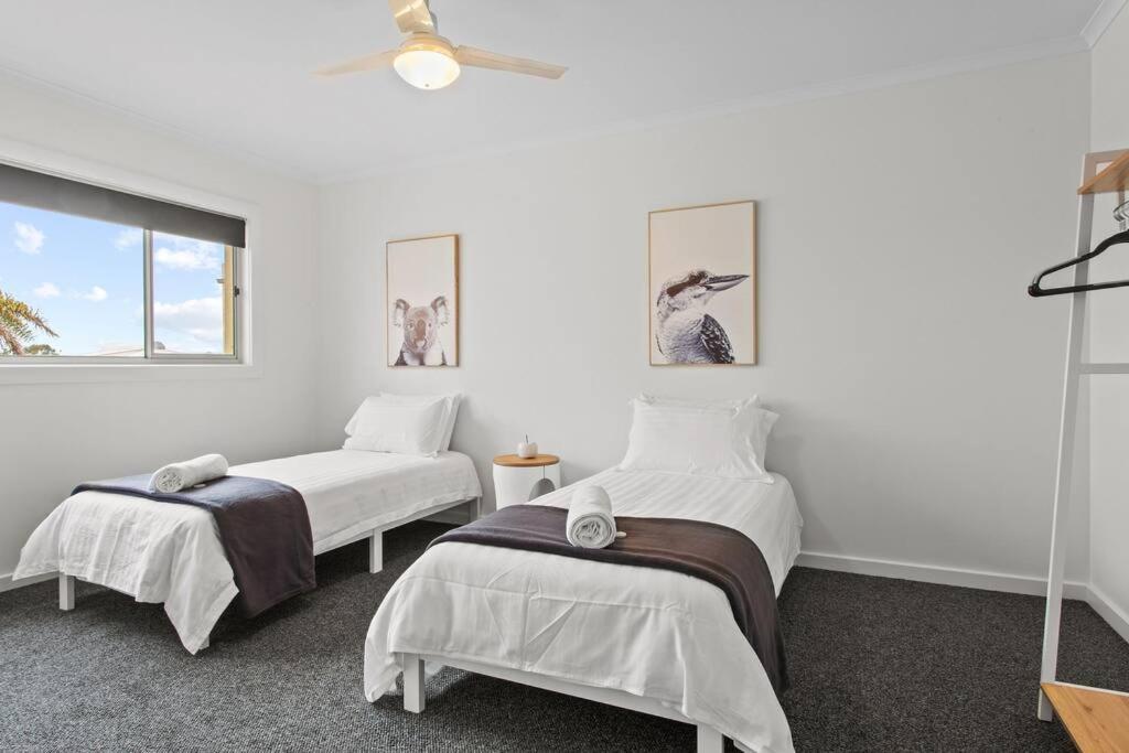 Waterfront Townhouse - Picturesque Marina Views Appartement Port Lincoln Buitenkant foto