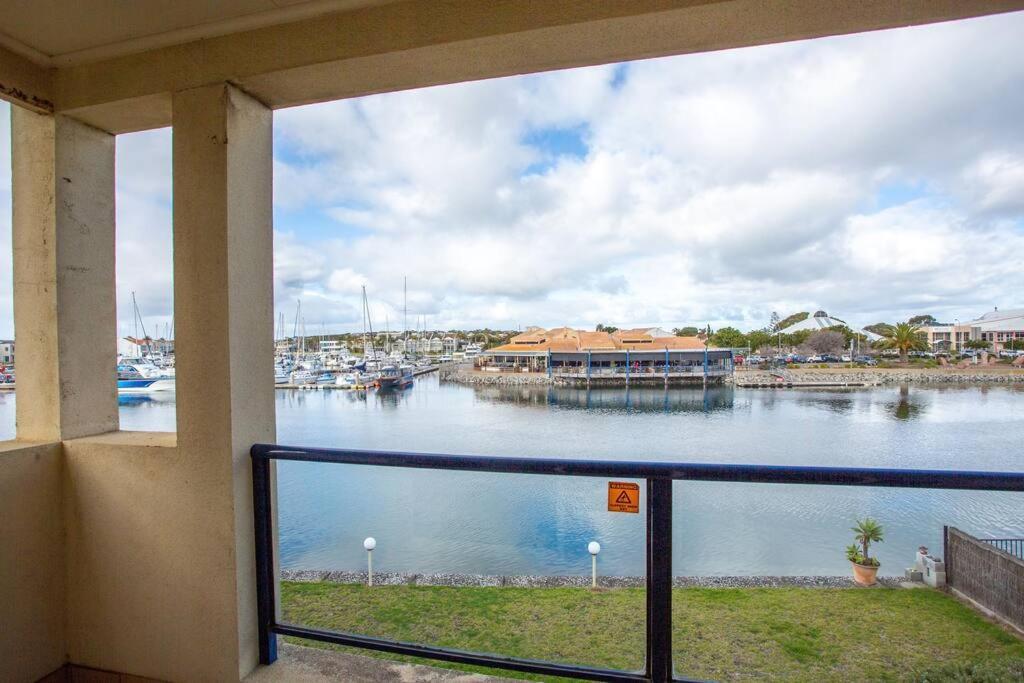 Waterfront Townhouse - Picturesque Marina Views Appartement Port Lincoln Buitenkant foto
